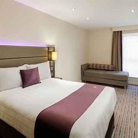 Premier Inn Premier Inn 萨弗伦沃尔登 外观 照片