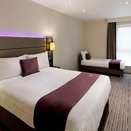Premier Inn Premier Inn 萨弗伦沃尔登 外观 照片