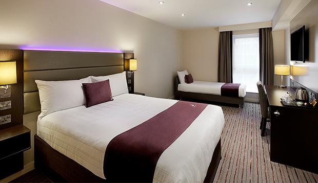 Premier Inn Premier Inn 萨弗伦沃尔登 外观 照片
