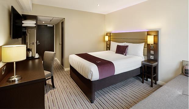 Premier Inn Premier Inn 萨弗伦沃尔登 外观 照片